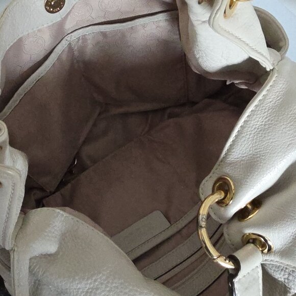 MICHAEL KORS | Large Rounded Cream Pebbled Leather Handbag Golden Hardware - Picture 6 of 6